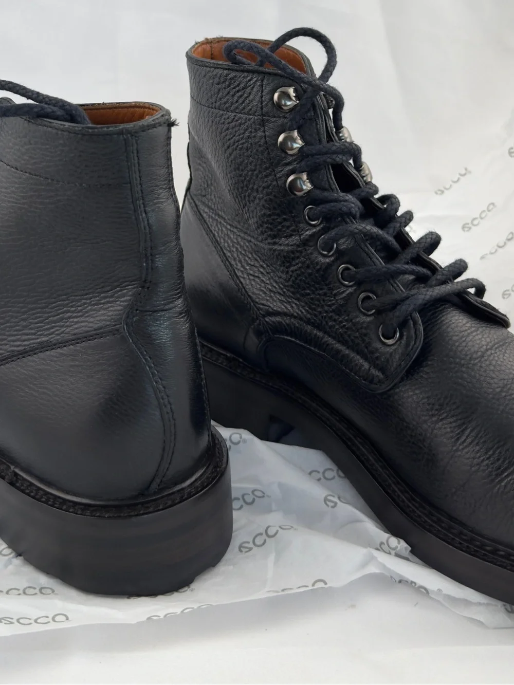Frye sleek modern